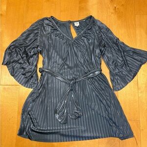 Halston Heritage cocktail silvery gray pleated dress with bell sleeves size 10 M